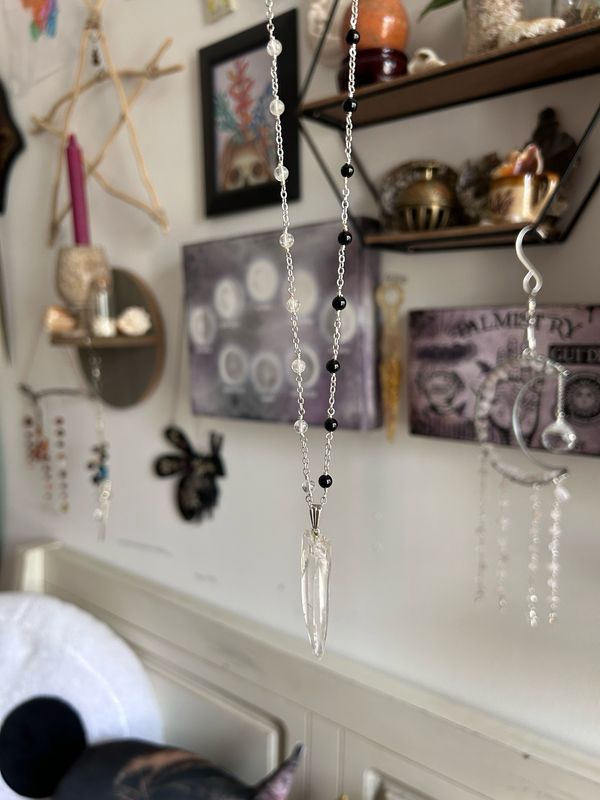 Balance Quartz Necklace With Black Onyx Beads