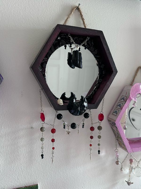 Lilith Magic Mirror