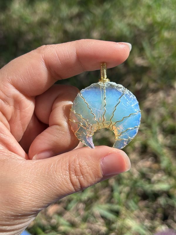 Opalite Moon (Goldy Wiggles)