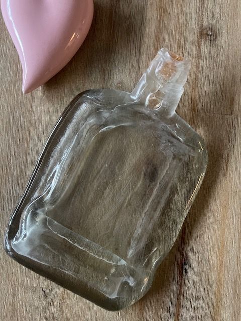 Gin Flasche, flach mit erhöhtem Flaschenhals