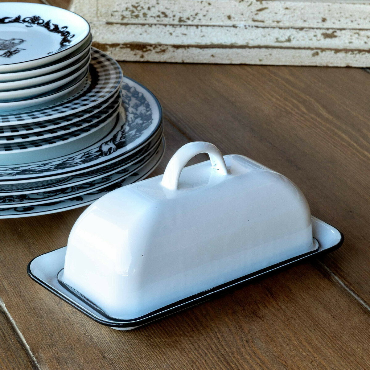KE137 Enamel Butter Dish Timeless Charm
