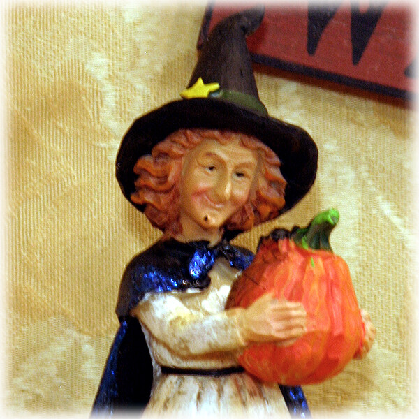 HH55 Claire Voyant with Pumpkin