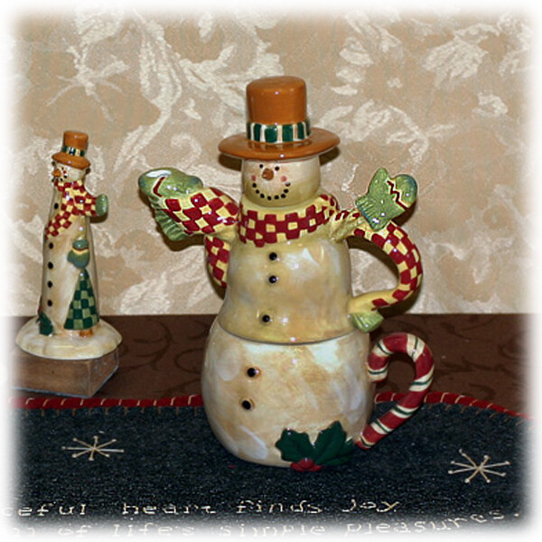 XD412 Folk Snow Teapot for One