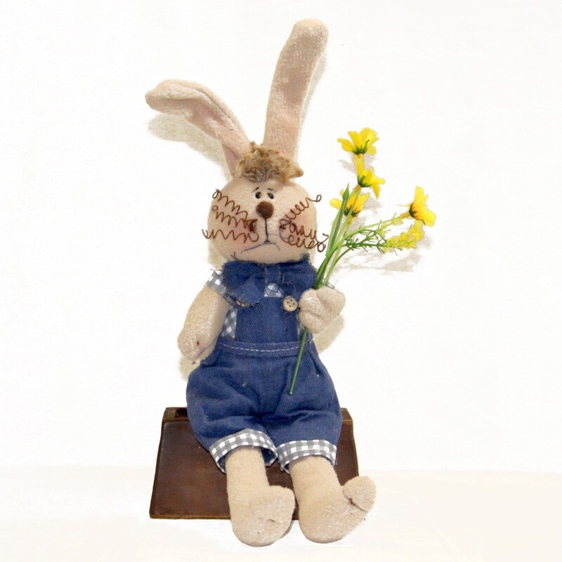 ER062 Sitting Bunny