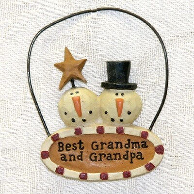 XO291 Oval Best Grandma Grandpa Snowcouple Ornie