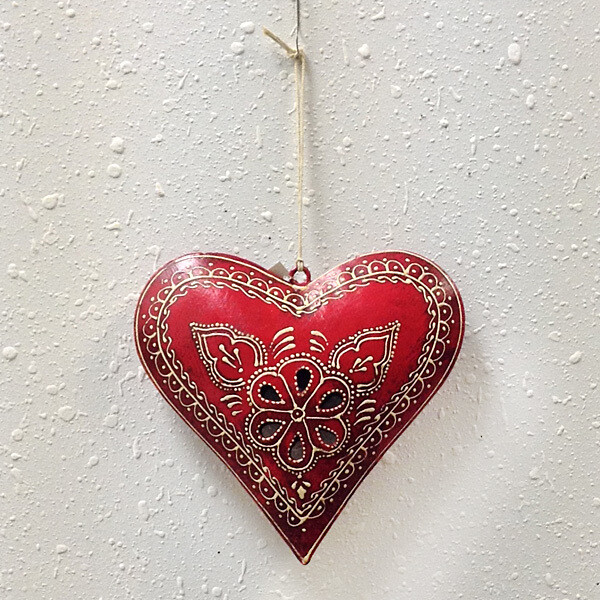 XO543 Embossed Heart
