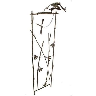 DO517 Rock Frog Trellis