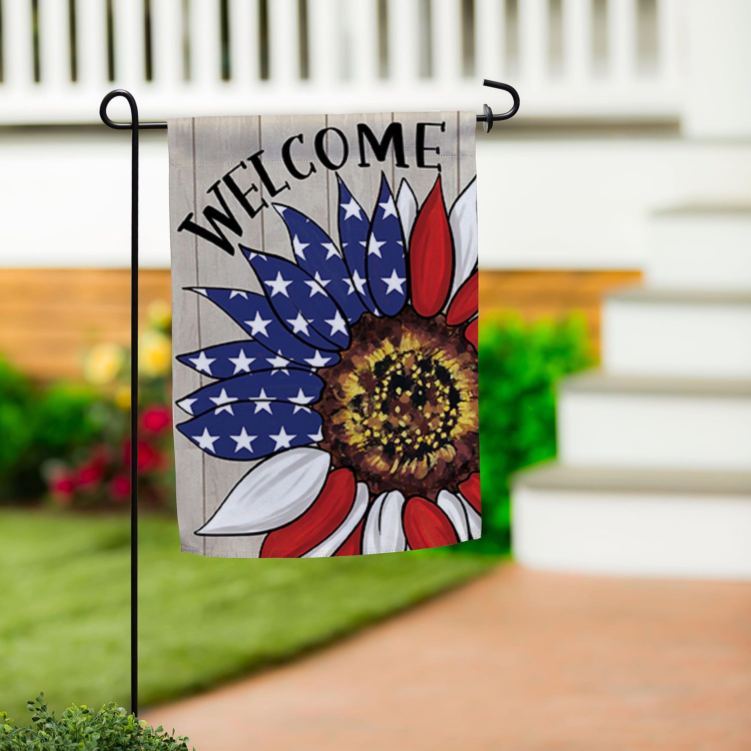 DO307G Red White Blue Daisy Garden Flag DO307G Red White Blue Daisy Garden Flag