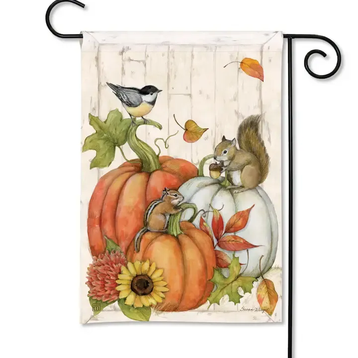 DO009G Autumn Critters Garden Flag