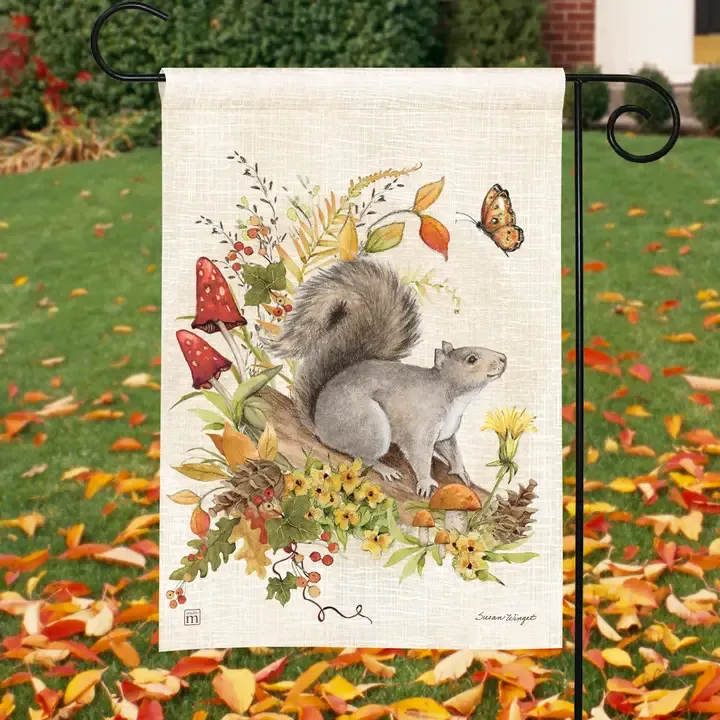 DO012G Squirrel Garden Flag