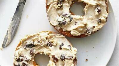 Cinnamon Raisin Cream Cheese 8 oz (227g)