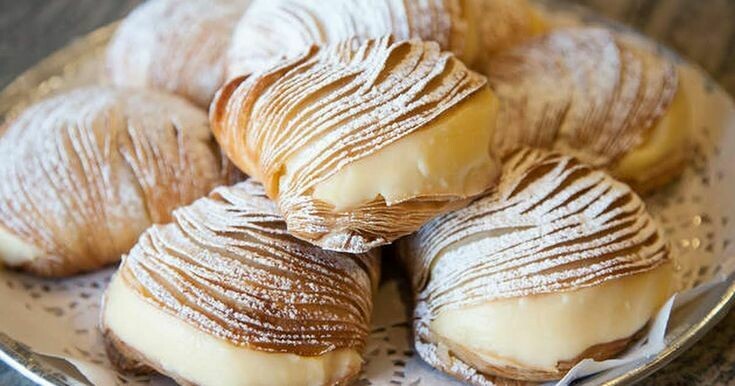 Italian Colossal Sfogliatelle Pastry  (please allow 30 minutes advance notice)
