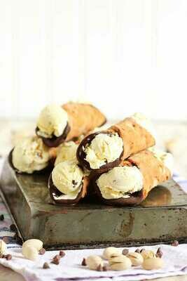 Imported Filled Italian Cannoli