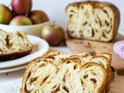 Polish Apple Cinnamon Babka Sweet Bread 16 oz (454g)