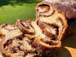 Polish Cinnamon & Apple Babka 18 oz (510g) Polish Cinnamon & Apple Babka 18 oz (510g)