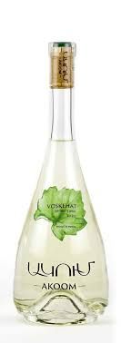 Akoom Voskehat White Dry Wine 25 oz (750ml) Akoom Voskehat White Dry Wine 25 oz (750ml)