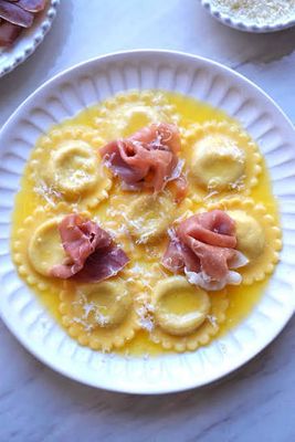Jumbo Round Provolone &amp; Prosciutto Ravioli Package 12-Count 13 oz (368g)