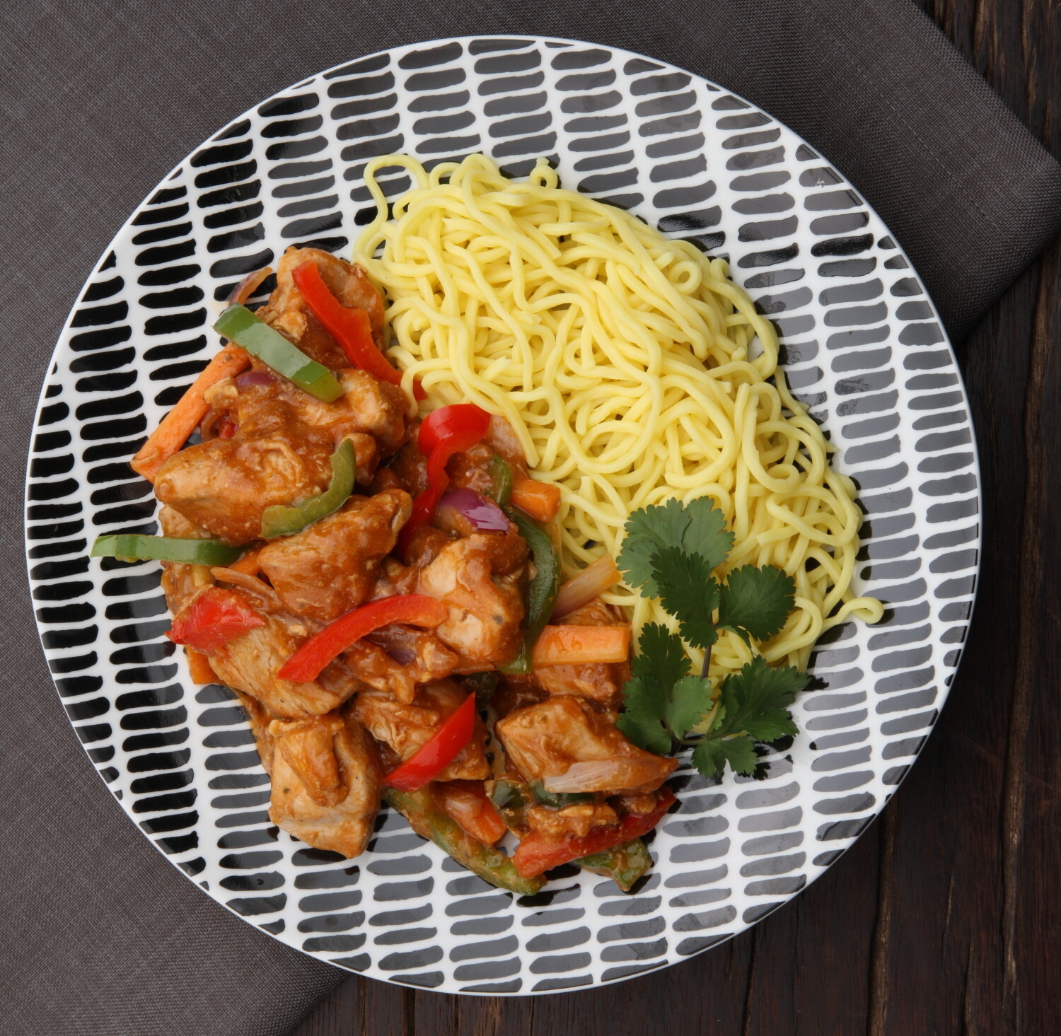 Honey Soy Chicken with Hokkien Noodle Stir Fry Veg 360g