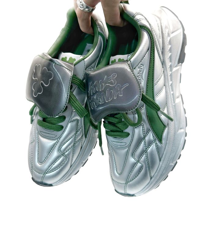 AMOS ANANDA'S SNEAKER