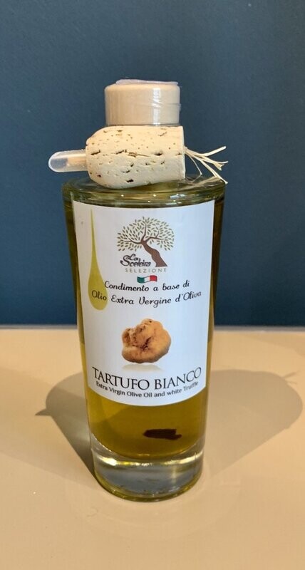 Olio Extra Vergine di Oliva con Tartufo Bianco, besonders gut zu Pasta - und Risottogerichten, lecker zu Rindercarpaccio mit Ruccola oder einfach zu einer raffinierten Trüffelbutter verarbeitet!