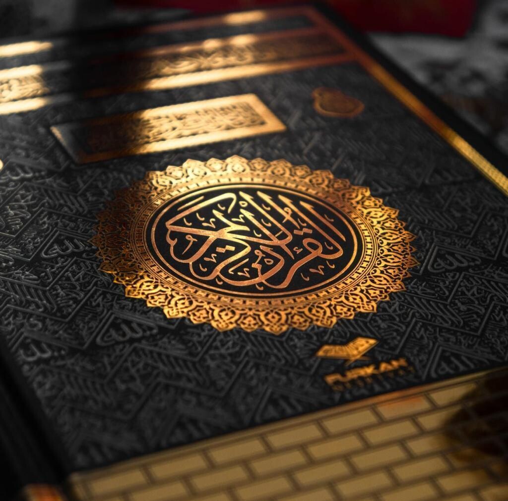 Full Othmani Qur&#39;an with Qr code link for app, hard Kaba cover Islam Muslim