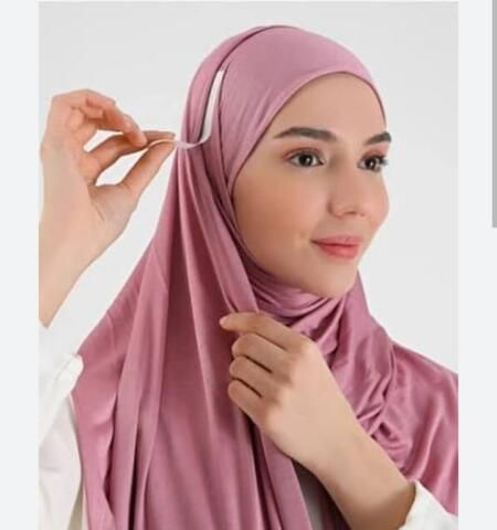 100 Pcs High-Quality Safe Scarf Sticker for Hijab, Easy to Use.
