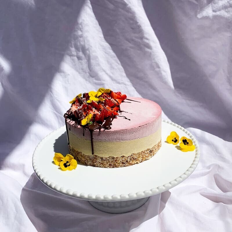Mango cake with berry filling Mango cake with berry filling