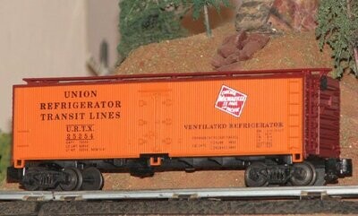 WOOD-SIDED REEFER #25252; C.M.StP&P (Milwaukee Road); Crown Models; new; boxed; Highrail (25th Anniv. S-Fest car)