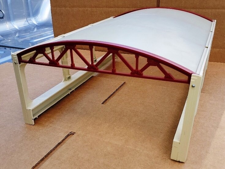 792 TERMINAL SHED, Original; with 5 ramps; Boxed.  Nice piece !