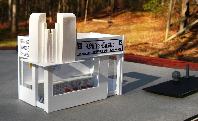 WHITE TOWER / WHITE CASTLE RESTAURANT; '60s style; styrene, with signage and interior detail; (Twin Whistle kit)