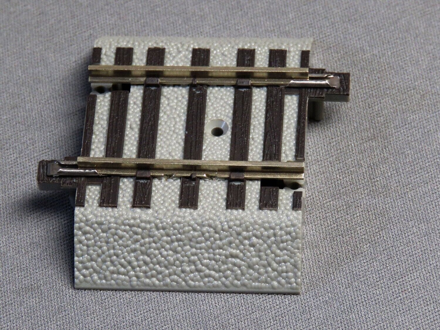 LIONEL / AM FLYER FASTRACK 47987 with roadbed; 1-3/4" straight section; new