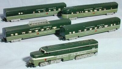 20445 SET: NORTHERN PACIFIC 5-piece passenger set; all 5 pieces boxed; no set box.no damage. All EX+. Boxes are VG+, with some repair. 1958 set.