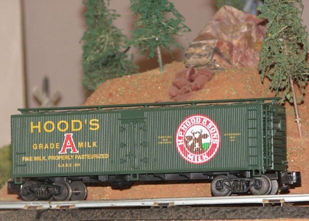 WOOD-SIDED REEFER; HOOD'S MILK SERVICE; Car #822;  Crown Models #8002; NIB;  Highrail); (have 1)