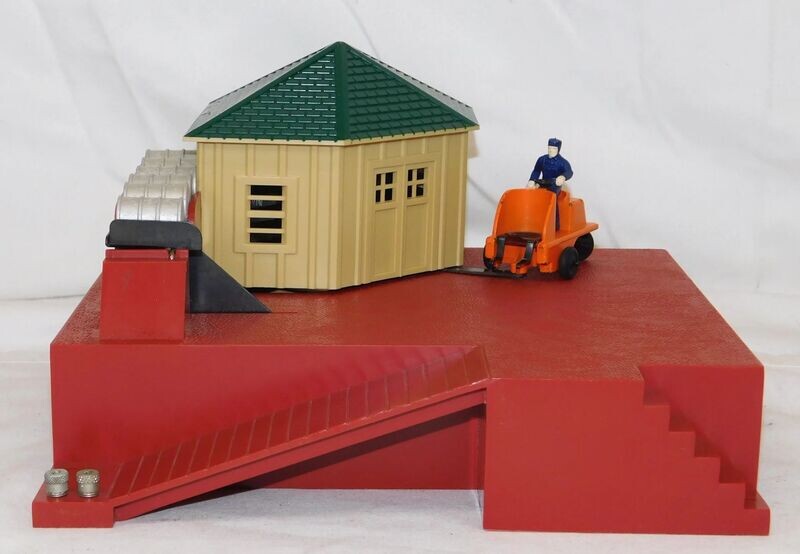 42300 OIL DRUM LOADER; (Lionel's first version of 779);  complete; EX+; slightly used; works fine; no damage; 1983; no box.