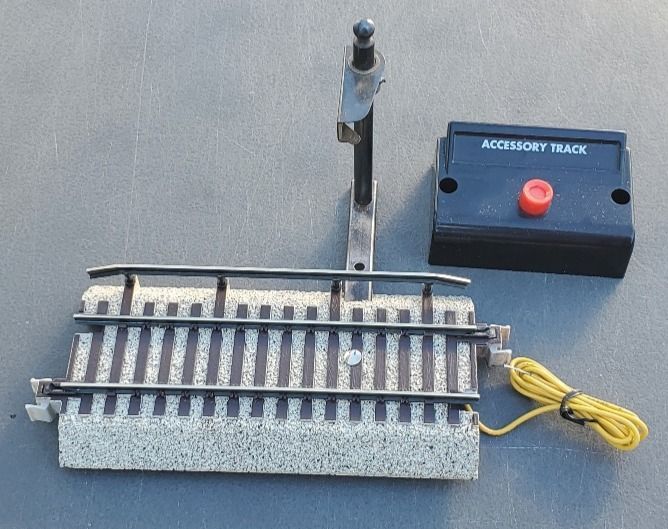 MAIL POST TRACK SECTION: #671 custom-modified with AF Mail Post; accessory control button included