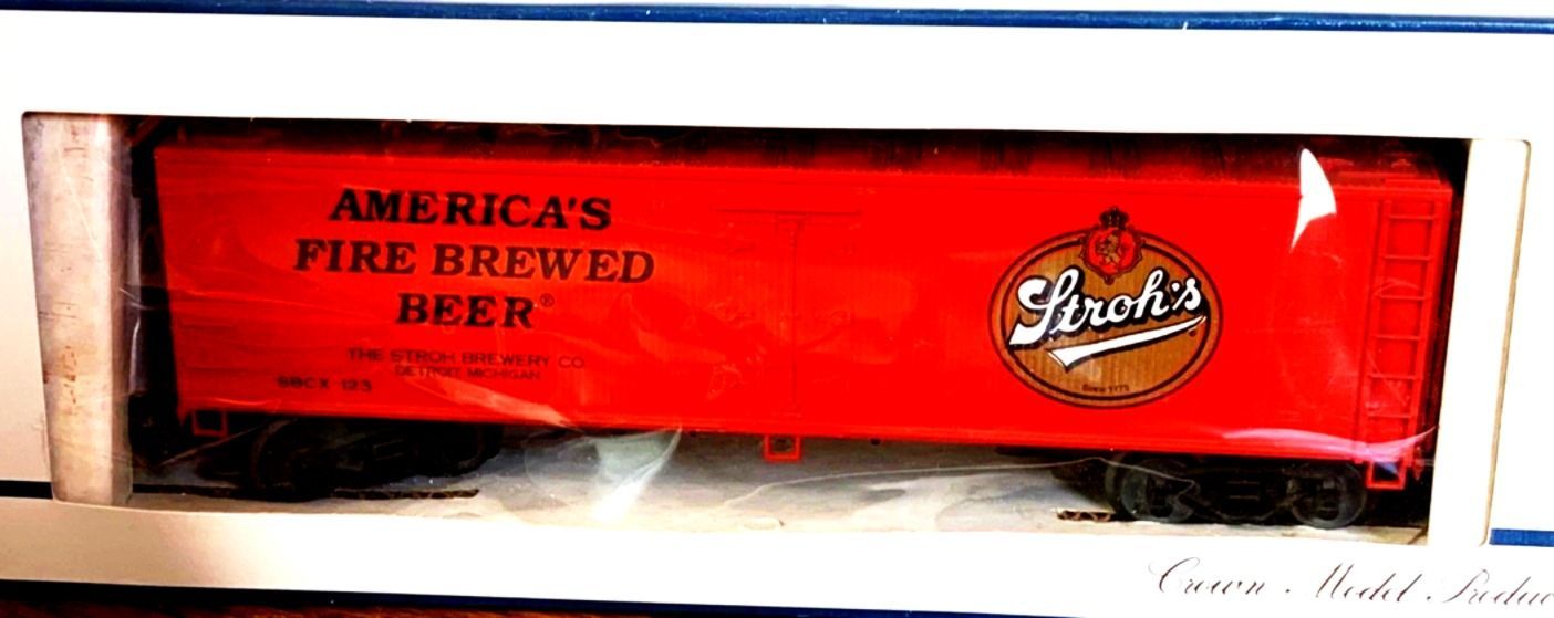 WOOD-SIDED REEFER; STROH'S BEER; Car #136; Crown Models #9003; NIB; (Highrail); (have 1).