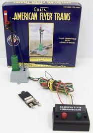 588 SEMAPHORE with control button; Lionel 49835; NEW; 2008; (have 6)