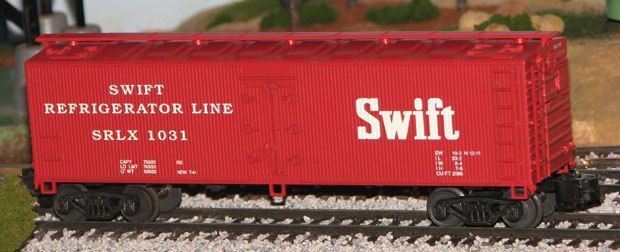WOOD-SIDED REEFER #1035; SWIFT REFRIGERATOR LINE; Crown Models (SR-2001); new; boxed; Scale with Kadees; (have 1).