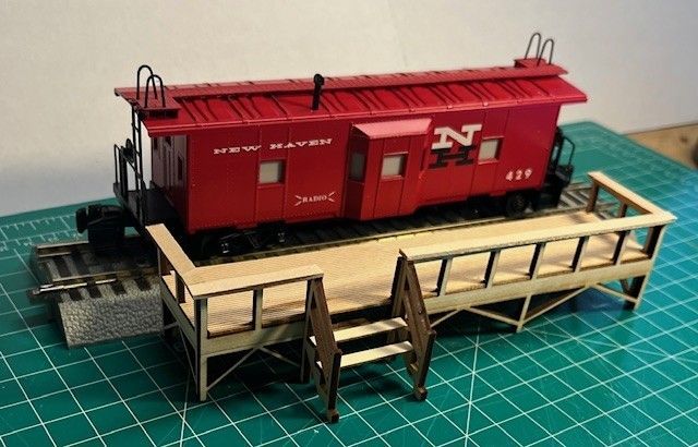 CABOOSE S-SCALE BOARDING PLATFORM
