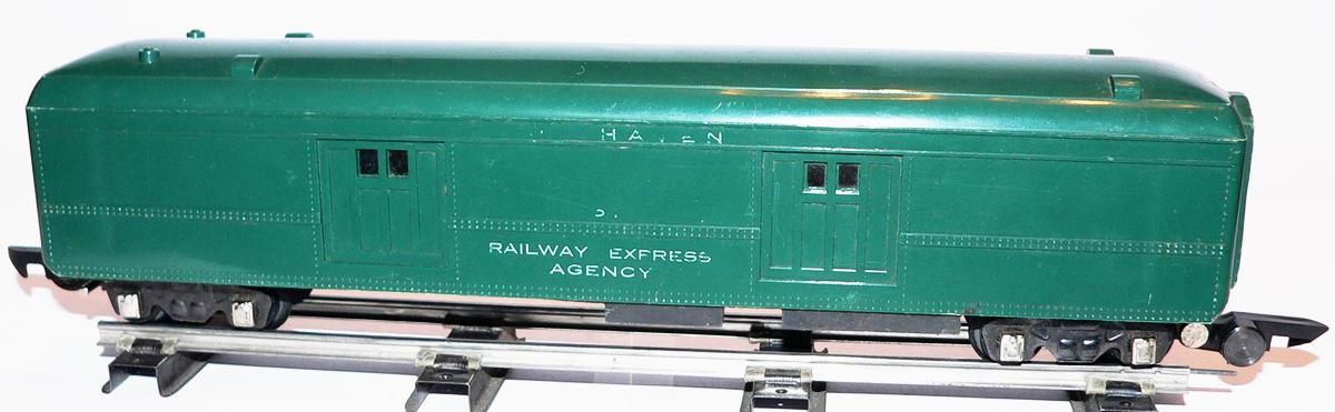 651  NH / REA  BAGGAGE CAR; green plastic; diecast frame'49 LC; nice piece!; EX+