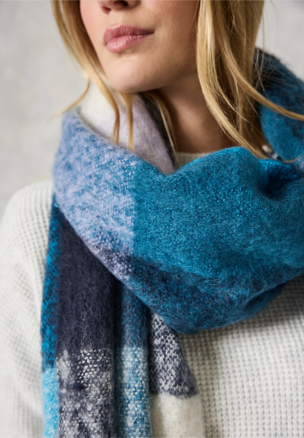 Cecil Brushed Check Scarf, dark navy blue