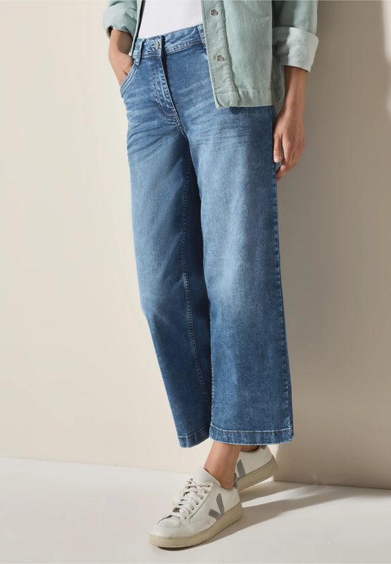 Cecil Neele, light blue washed