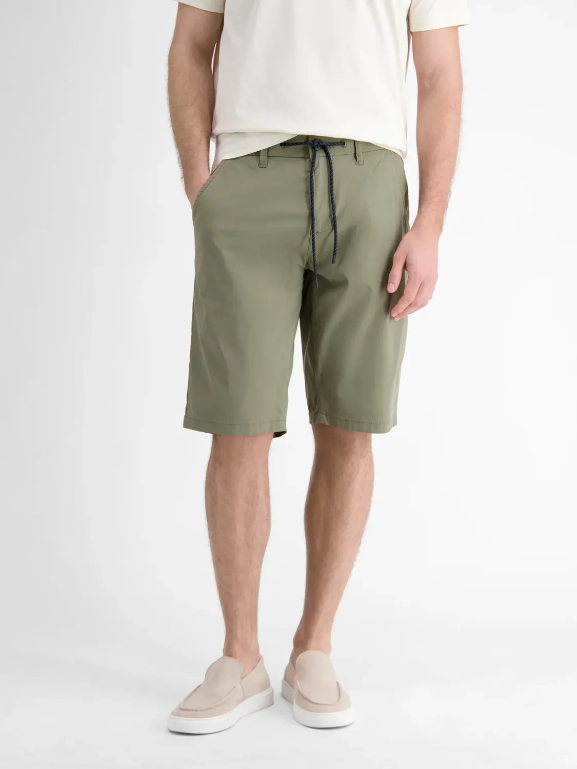 Larros Chino Bermuda, ultralicht en snel drogend, olive