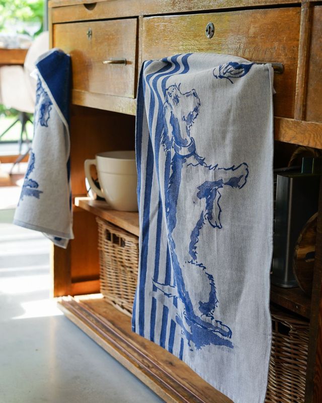 Heinen Theedoek Teckel Nhaan streep, delfts blauw