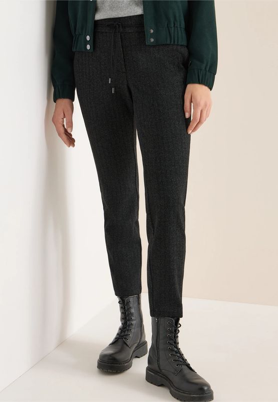 Cecil Tracey Dessin, Black