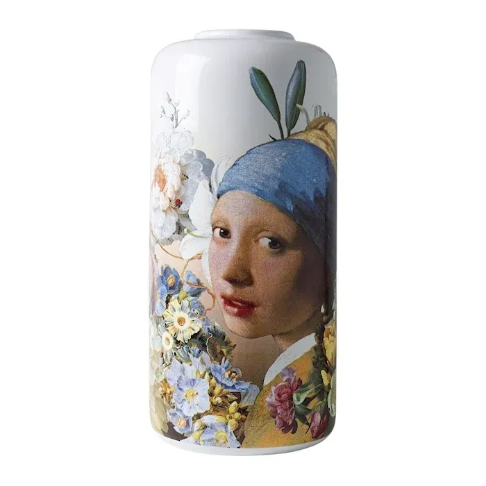 Heinen Cilindervaas Meisje met de parel pastel, delfts blauw Heinen Cilindervaas Meisje met de parel pastel, delfts blauw