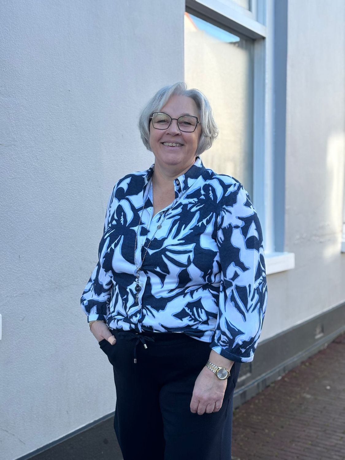 Desoto Collection Pia, abstract blue flowers