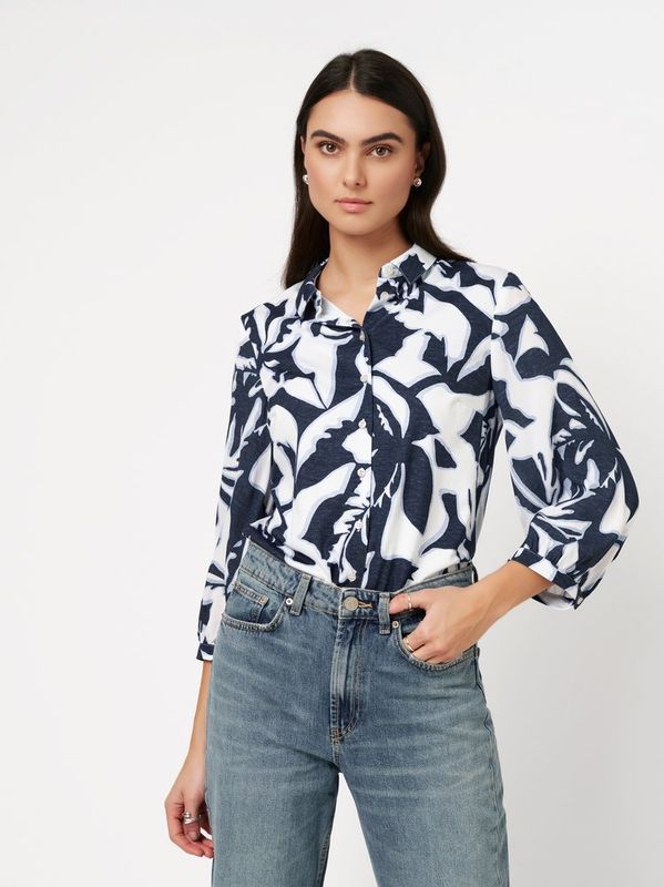 Desoto Collection Pia, abstract blue flowers