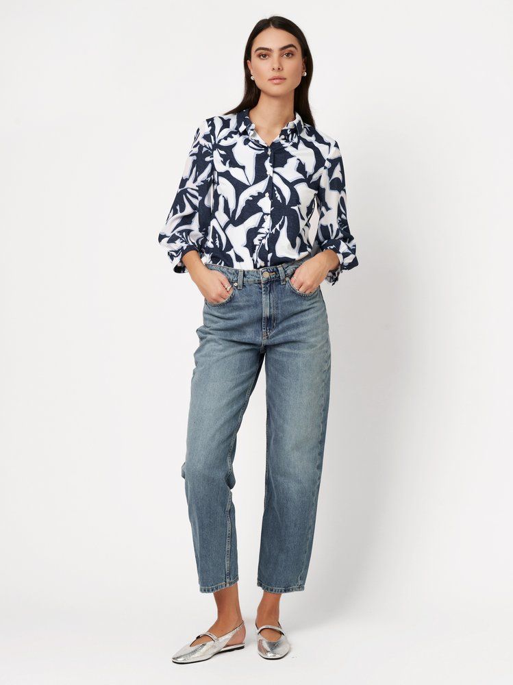 Desoto Collection Pia, abstract blue flowers