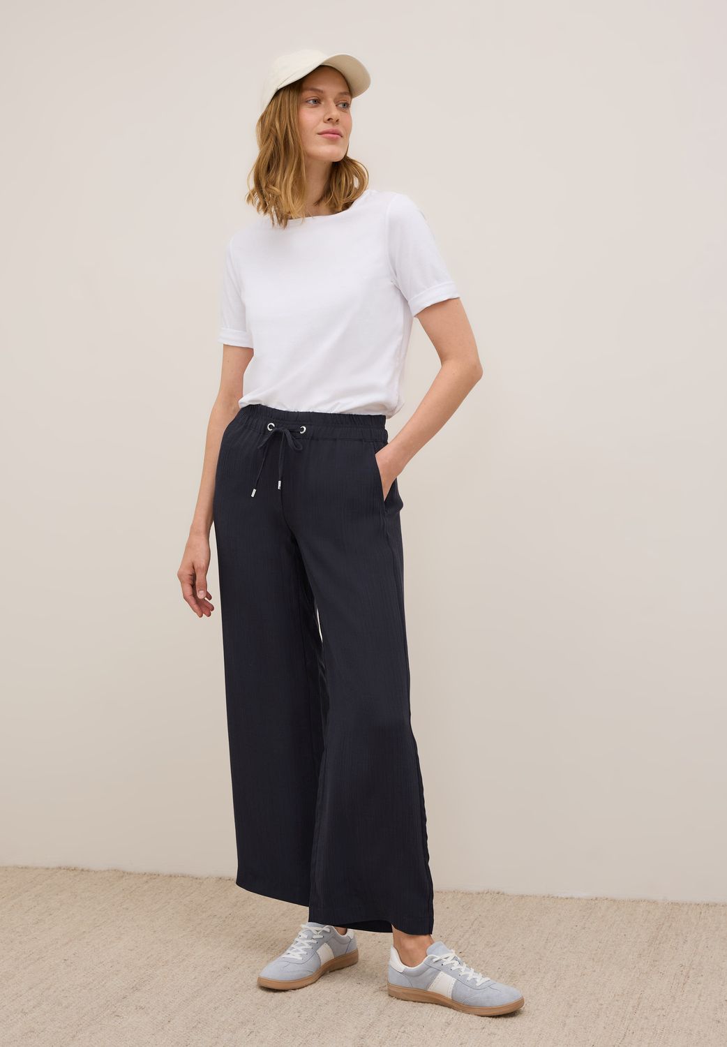 Cecil Broek, Dark Blue